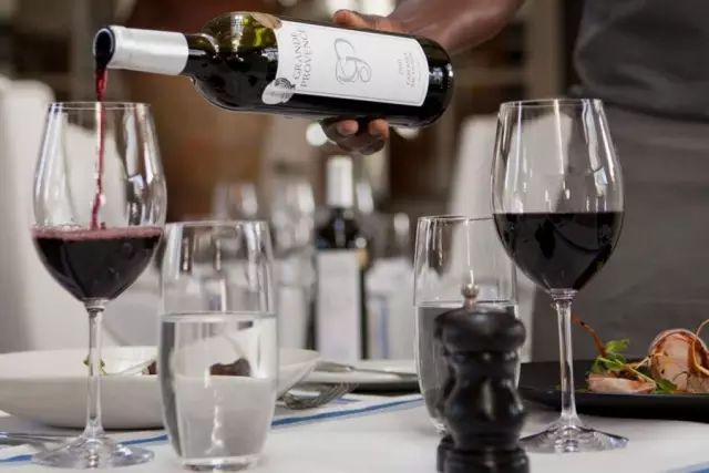 为什么红肉配红酒白肉配白酒,红酒配红肉白酒配白肉是瞎讲究吗