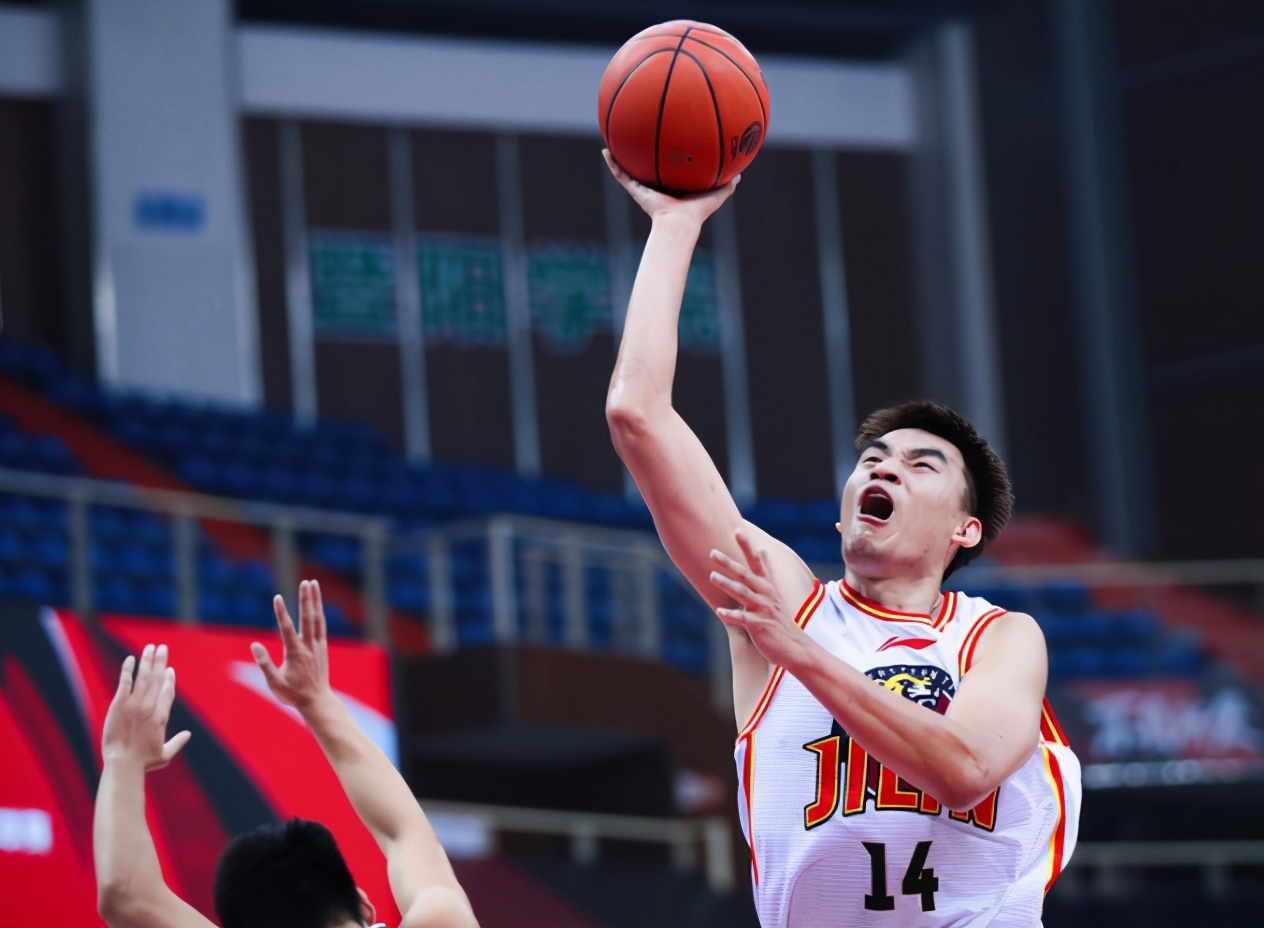 2022广州三分险胜吉林,西热力江10记三分对吉林