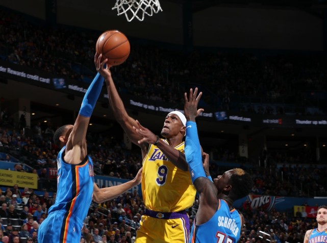 湖人6连胜！詹皇17年又创新高，“真假朗多”骂战8秒惊现踢蛋