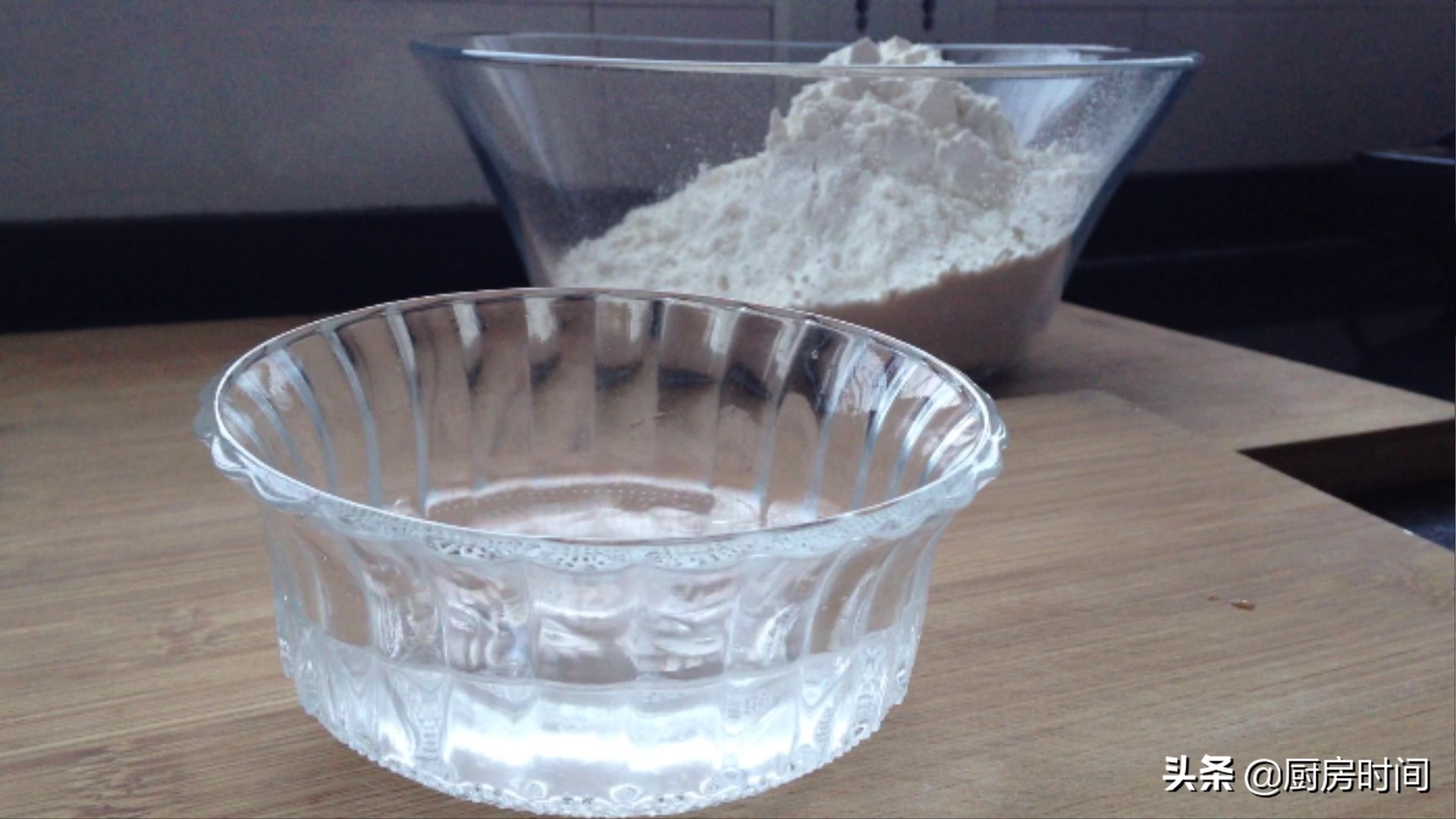 制作油泼面用的面粉,制作油泼面的步骤视频