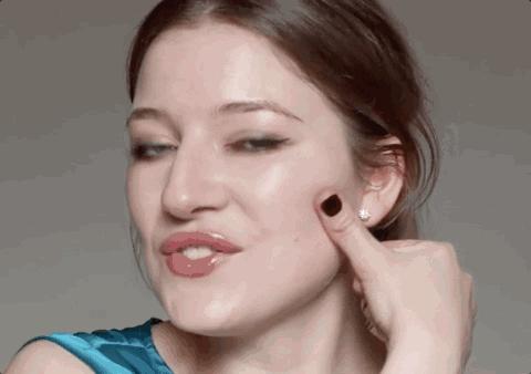 “旺夫体质”发威成吸粉大户，天生好面相到底有多强