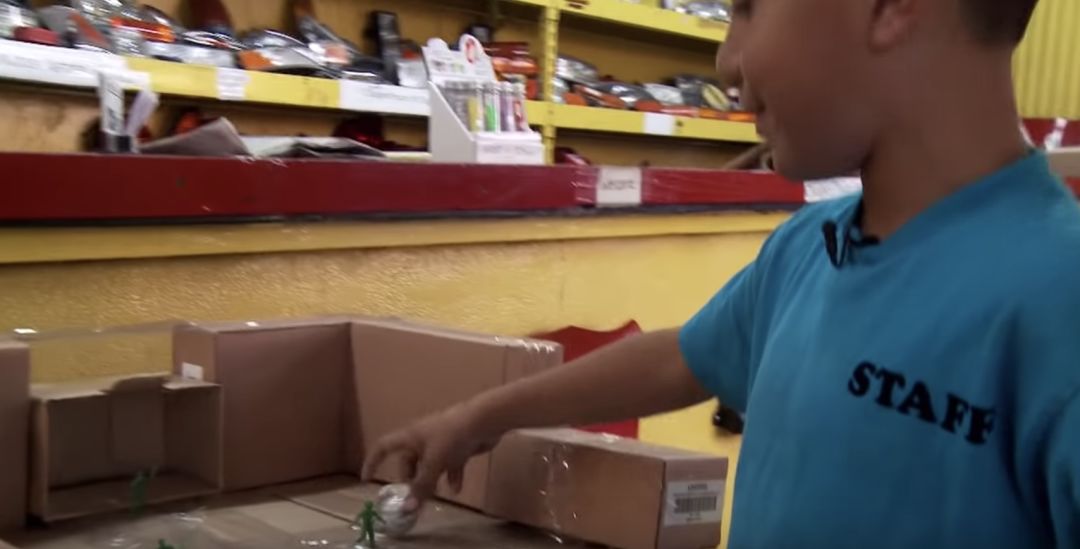 九岁的他用废纸箱建了个游乐场，结果全洛杉矶的人都来了……