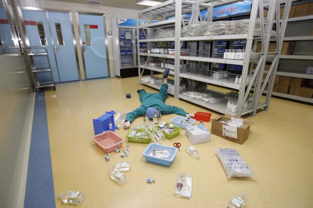 医护们的“扑街”大戏，这波炫富给满赞~