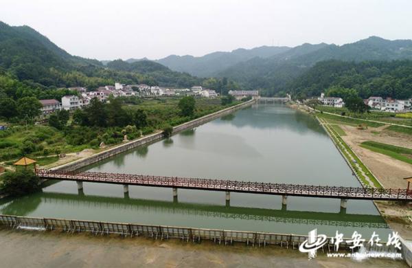 山里通了致富路产品有了新销路——*武岳**高速白帽互通建成通车后见闻