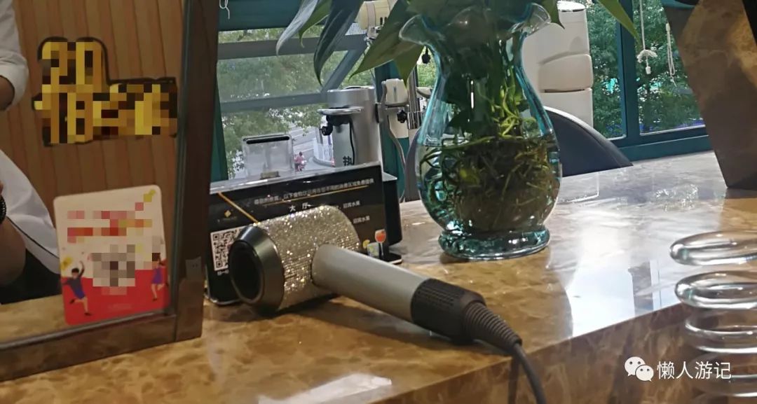 用戴森吹风机卷发,用戴森的理发师