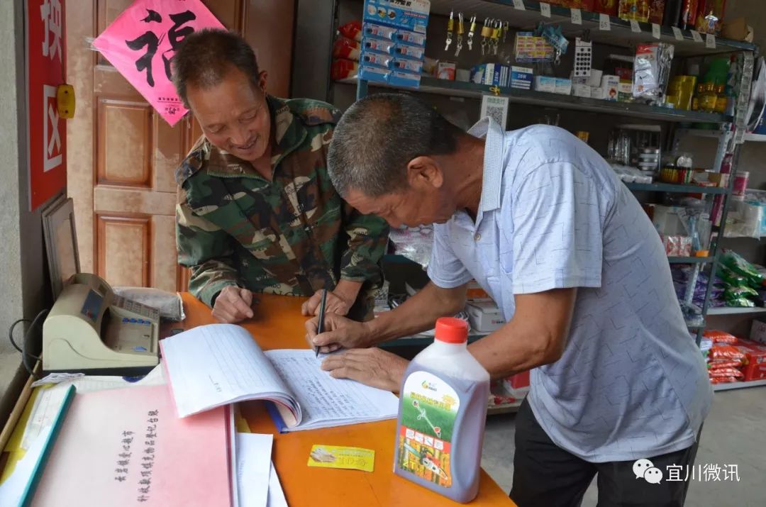 携手共筑致富路抱团取暖奔小康 (同心奔小康种下金种子走出金路子)