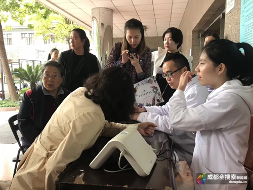 手腕一摔就骨裂是骨质疏松吗,手腕骨头碎了很严重怎么办