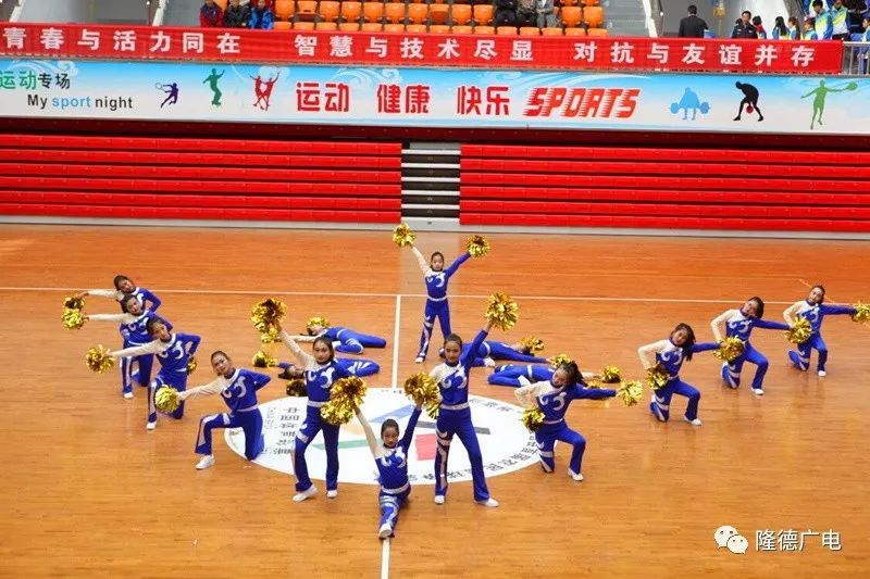 校园篮球比赛啦啦操,校园足球篮球联赛开赛