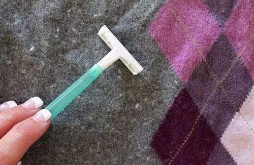 毛衣爱粘毛怎么处理,白色毛衣掉毛毛怎么去掉