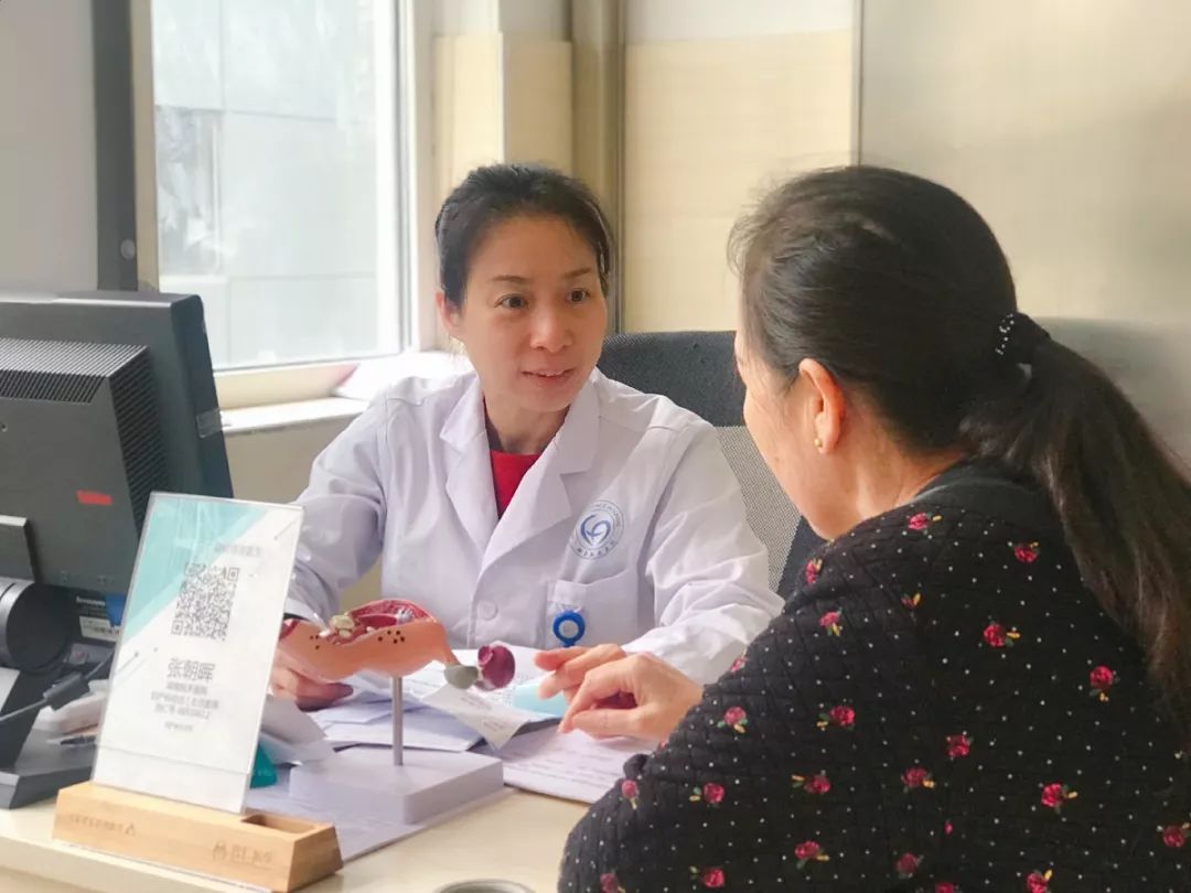 50岁女人的心理和生理,50多岁的女人出现轻微摇头的症状