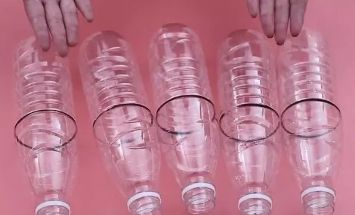 5个瓶子可以叠在一起,把4个塑料瓶粘一起