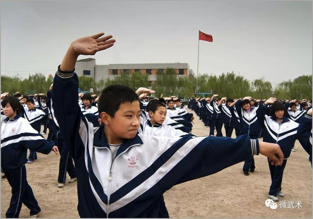 不让孩子动来动去,不让孩子随便动