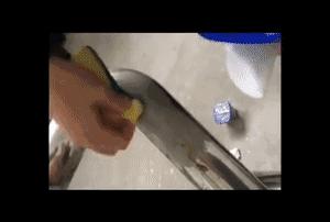 变态的韩国人发明了一款厨房神器，用它擦一擦家里各种锈迹、顽固污渍一扫而光！一分钟亮洁如新！