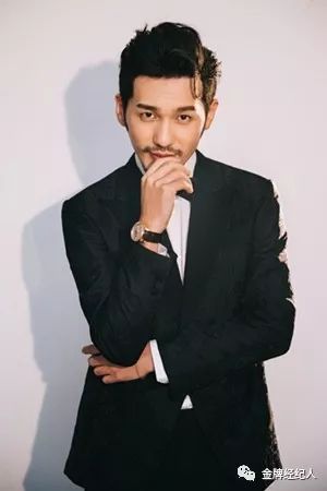 吴京躲避子弹,吴京攀登者无替身