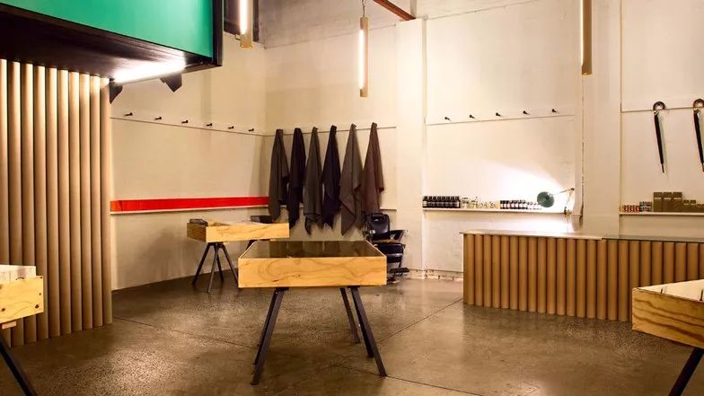 绾康鏃ョ粰鐢峰弸涔扮殑绀肩墿,绾康鏃ョ粰鑰佸叕涔扮殑涓滆タ