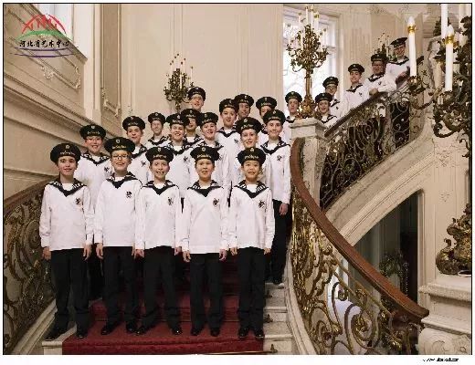 家门口看演出的快乐,家门口看大戏群众乐开怀