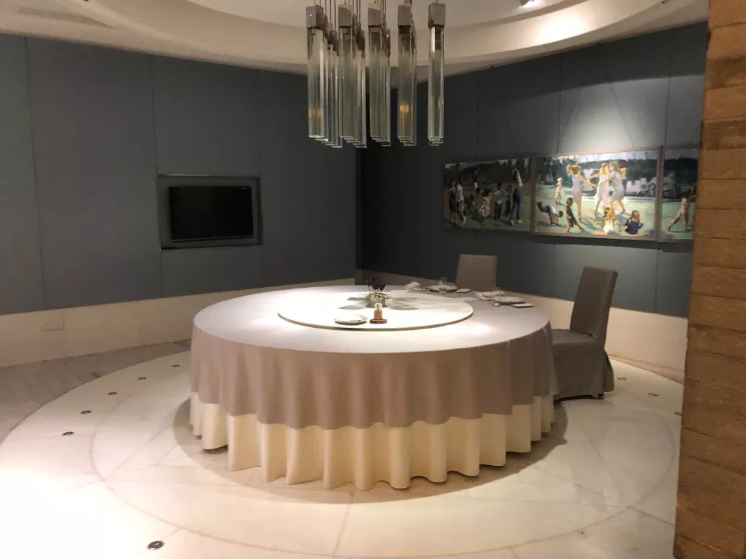 在广州的破旧小区里，一只爱马仕birkin只要5000元