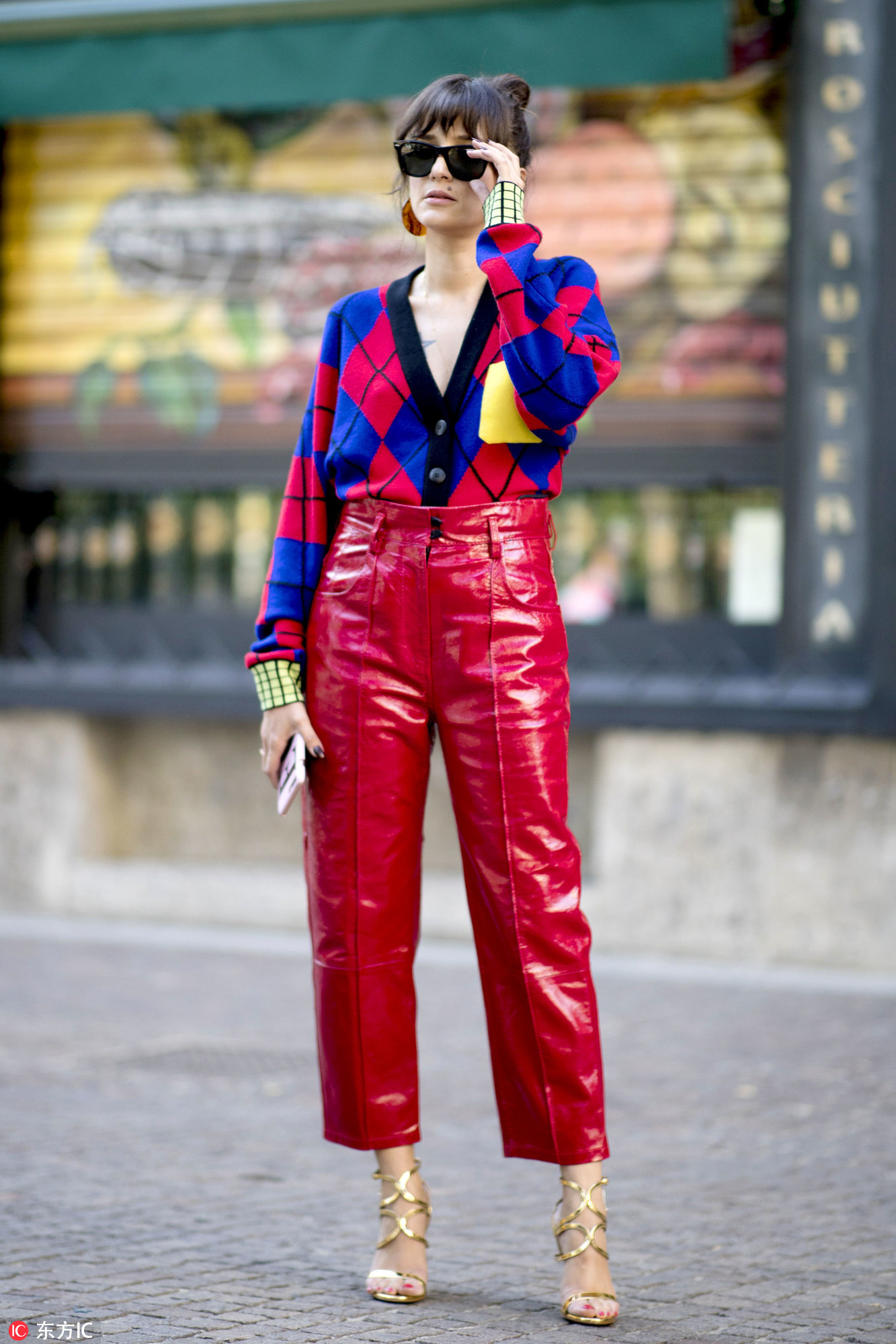 穿那么厚也能做行走的发光体？你的漆皮够亮么！