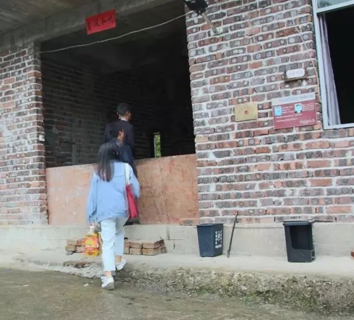 几人闲坐赏鱼喝茶,几人闲坐喝茶聊天