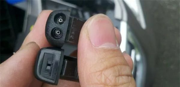 汽车玻璃水喷高喷偏怎么办,前车喷玻璃水怎么办