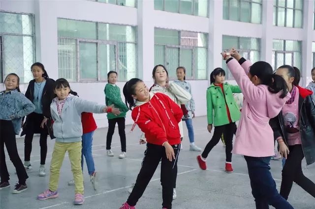 滨江这所学校的老师们，到建始“认亲结对”｜CBA门票中奖名单公布