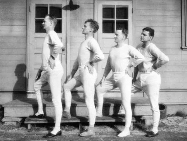 众里寻她千百度翻箱倒柜找秋裤,众里寻他千百度却在灯火阑珊处