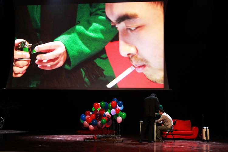 导演王翀：如果纯粹是为了消遣，戏剧之外有太多别的行业可以选择｜乌镇戏剧节