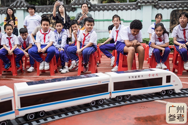 怕大雨天地下车库浸水?00后小学生造“神器”搞掂