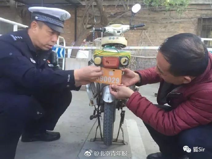 警法小报11.2|父亲在坠江公交遇难儿子含泪救援80小时