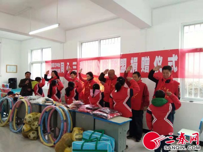 肾移植“阿姨”给山里娃织帽子