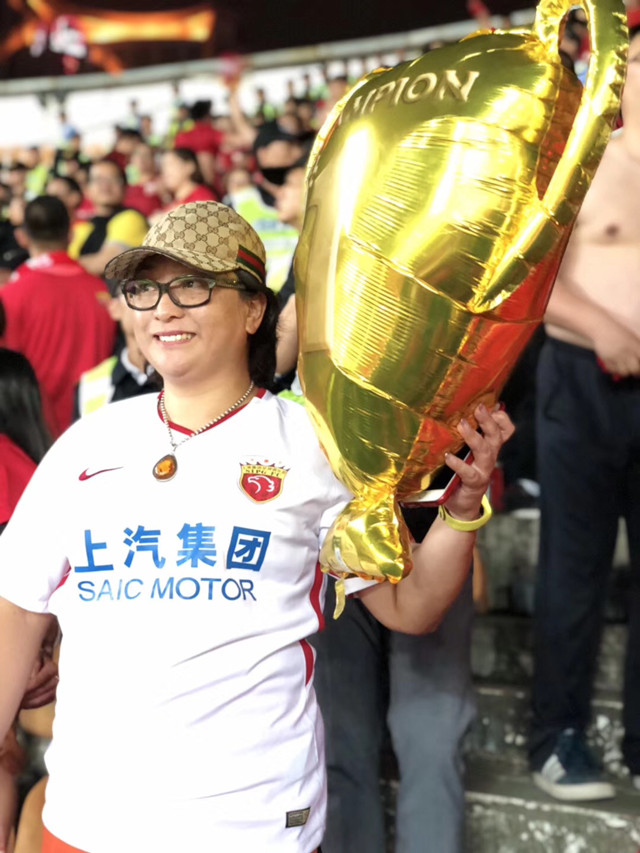 800张不同面孔，一颗冠军的心！今晚会是圆梦的时刻吗？