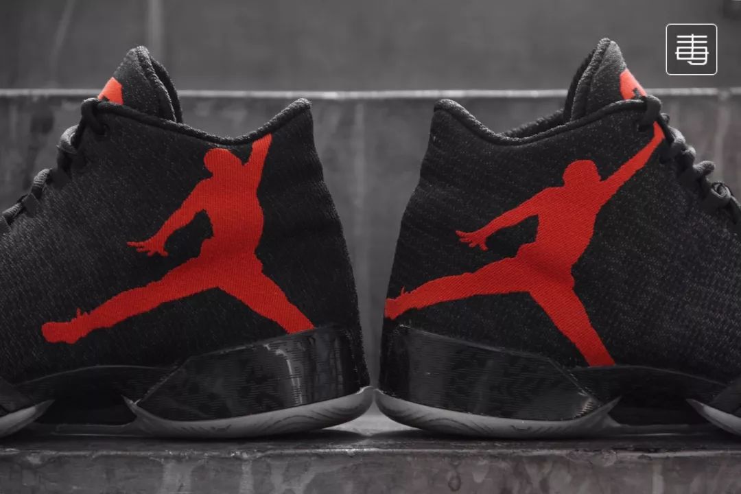 想在街头吸睛没有一双潮鞋怎么行,晒鞋子怎么拍照好看