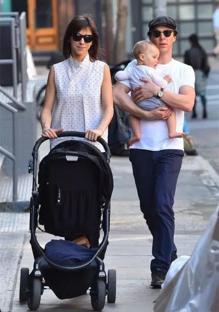 宝爸不会抱宝宝怎么办,宝爸不帮忙带娃怎么办