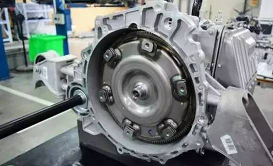 更换变速箱油对变速箱有损害吗,保养时放了一点变速箱油影响吗