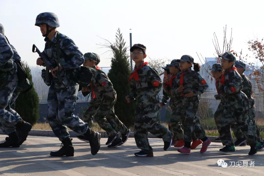 做薪火相传举旗人：北部战区空军部队庆祝空军成立69周年