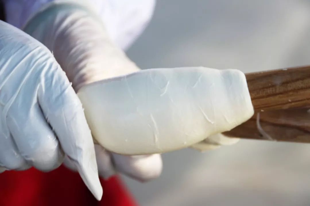 16斤鲜奶只出1斤乳扇,丽江也有自己的乳扇加工厂啦!只有1%的丽江人知道!