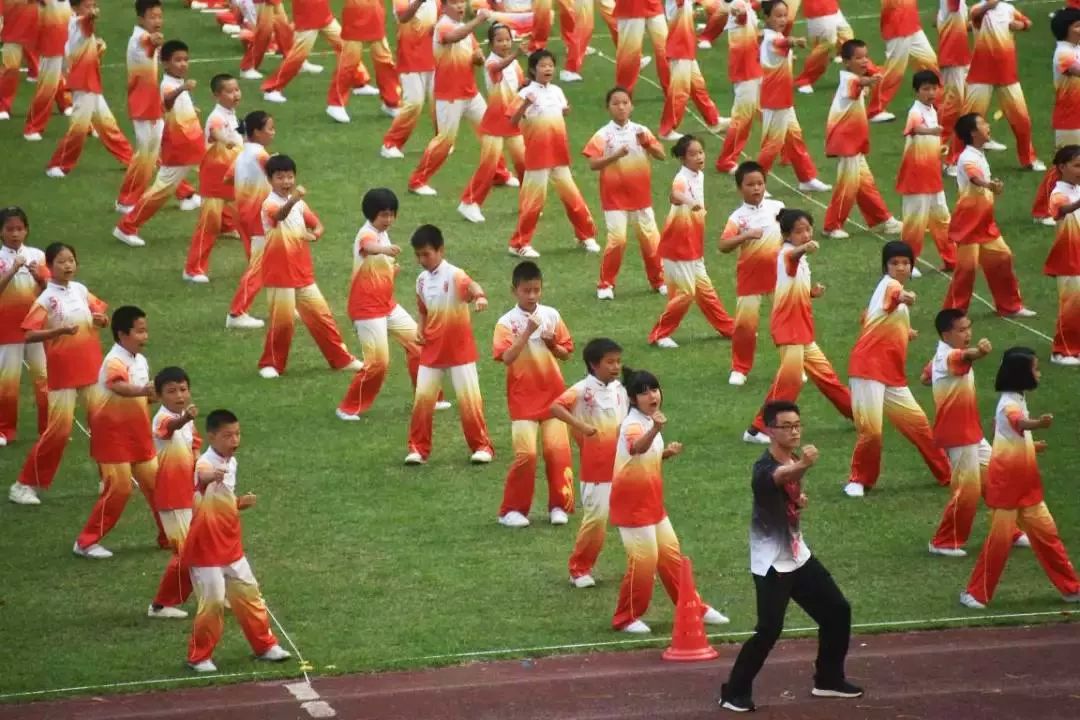 天河学校第七届秋季运动会开幕式,盘点各校校园运动会开幕式