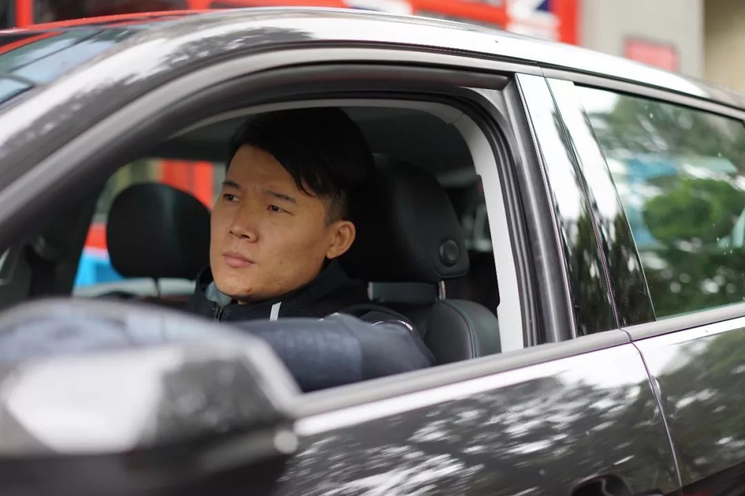 一个衣帽间藏400多段故事什么感觉丨当“Z哥”邂逅全新奥迪Q2L