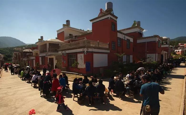 元江哈尼山寨旅游攻略,元江一年一度哈尼十月长街宴视频