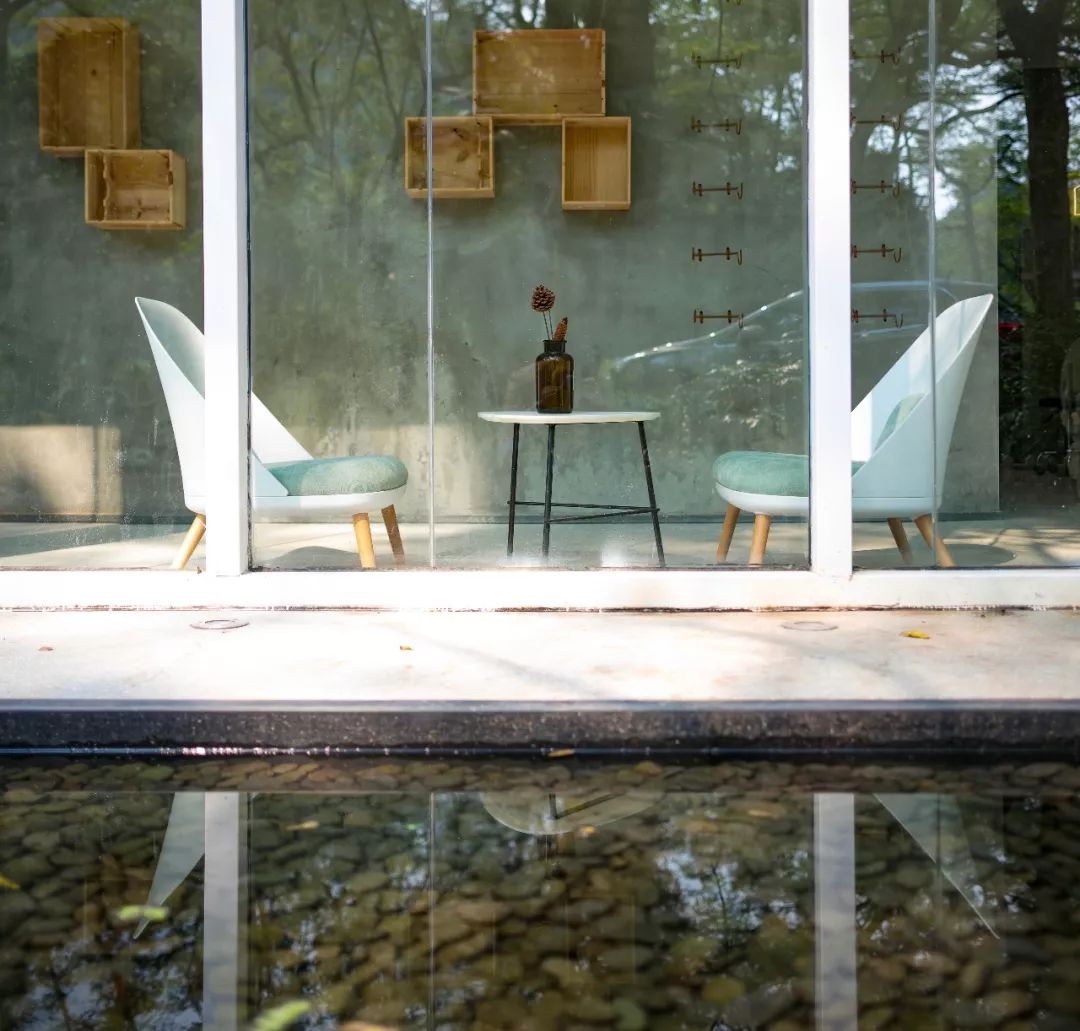 自称“射鸡师”！这个“不太正经”的设计师把酒店开了半个中国，今年终于到杭州了！