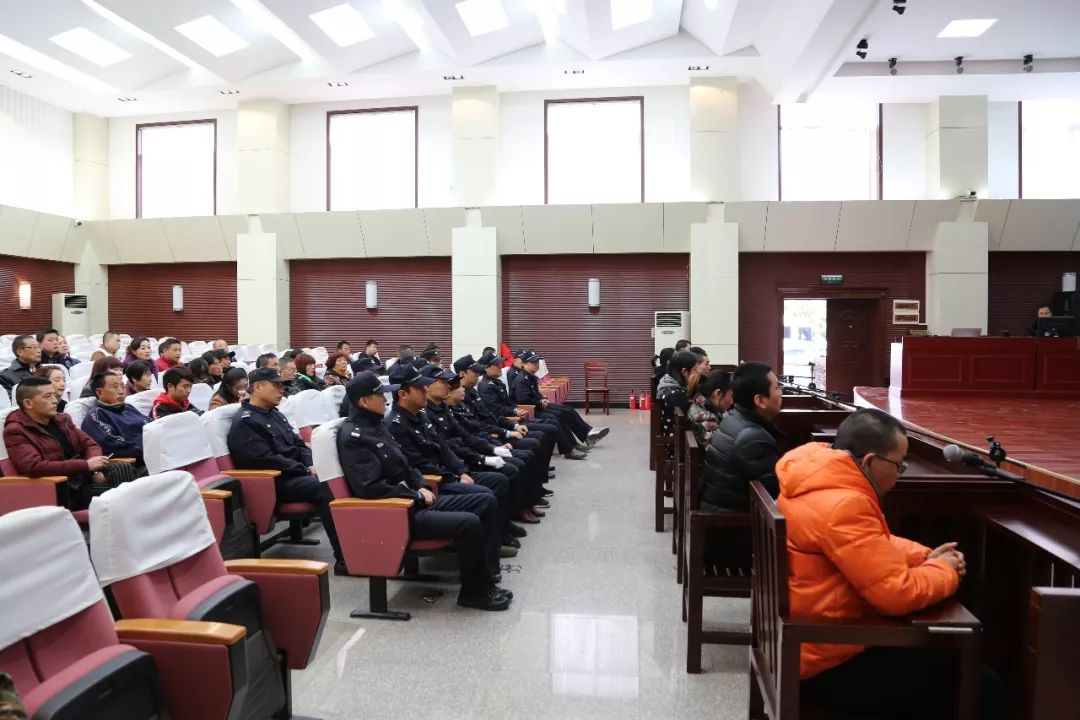 「案件播报」汉中市汉台区人民法院依法公开宣判一起非法经营犯罪案，八被告人分别被判处七年至三年不等有期徒刑