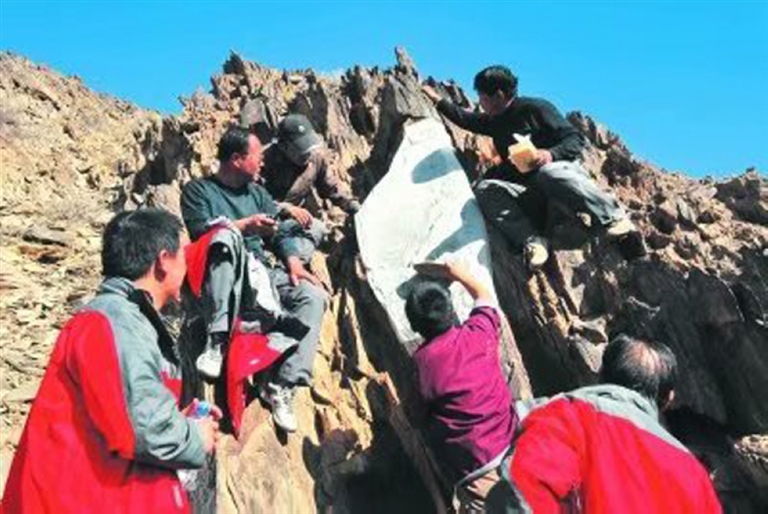 阴山岩画见证游牧文明的千里画廊,河套地区阴山岩画