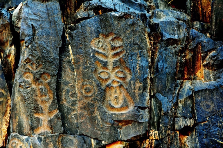 阴山岩画见证游牧文明的千里画廊,河套地区阴山岩画