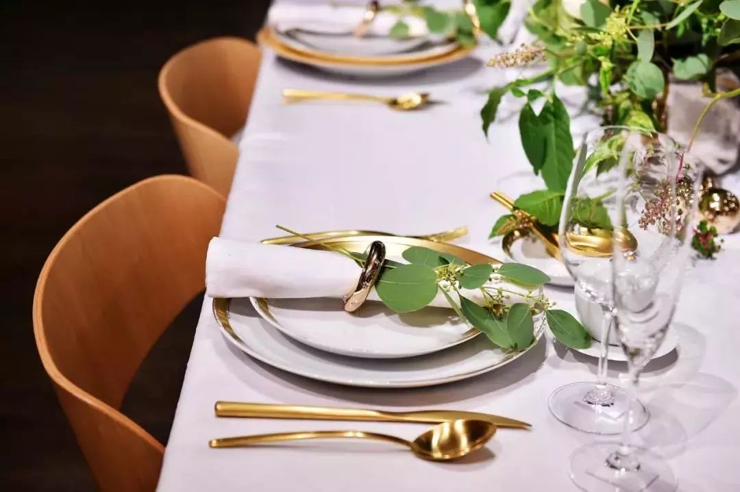 怎么营造浪漫餐桌,怎么布置餐桌有仪式感