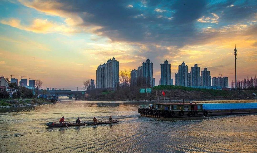 再上6天班就是五一假期,再上六天班就要集体放假