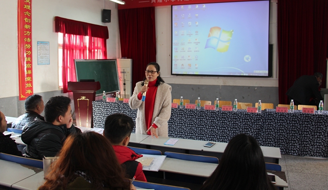 新晃：26校骨干教师围观课堂改革