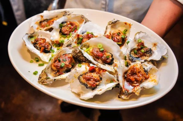 ¥238/位——“爱尔兰生蚝+15种海鲜”畅吃,还送波龙!乐队表演周末哈根达斯!这家希尔顿旗下酒店颠覆吃货想象!