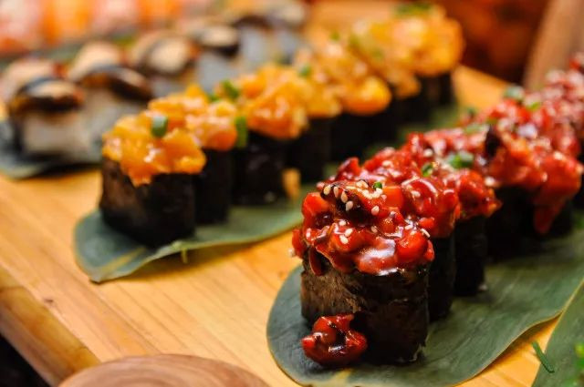 ¥238/位——“爱尔兰生蚝+15种海鲜”畅吃,还送波龙!乐队表演周末哈根达斯!这家希尔顿旗下酒店颠覆吃货想象!