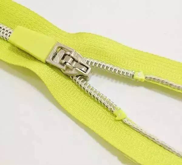 拉链坏各种修复方法,如何修补已坏的拉链扣