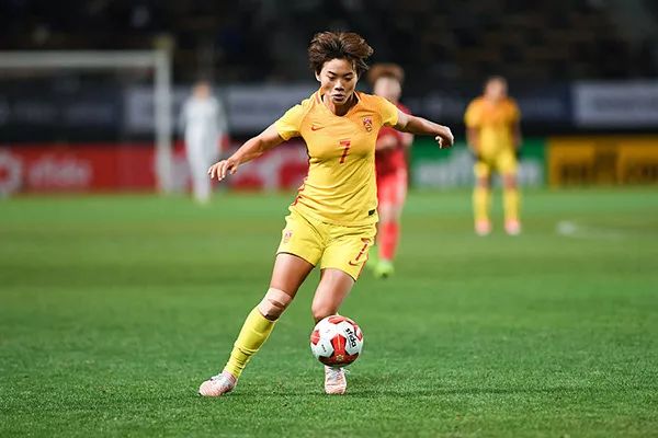 王霜当选亚洲最佳女足运动员,王霜亚洲足球小姐获奖视频